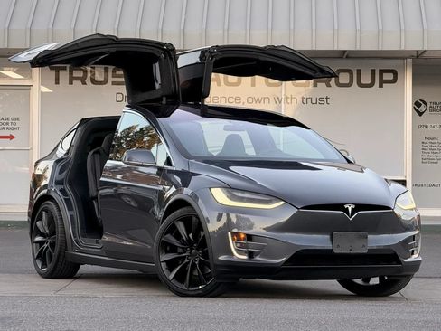 Used 2019 Tesla Model X 75D AWD/4WD image 2