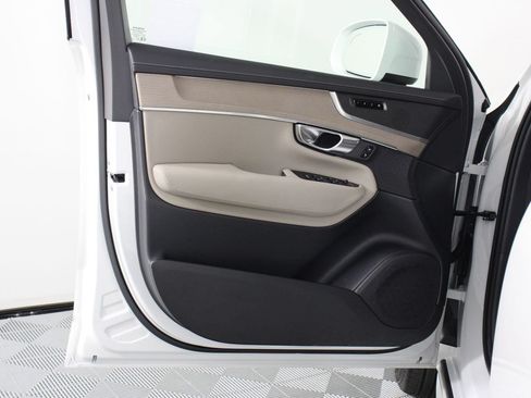 Certified 2026 Volvo XC90 B5 Core AWD/4WD image 17
