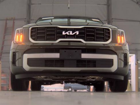 Used 2024 Kia Telluride S w/ S Sunroof Package AWD/4WD image 4
