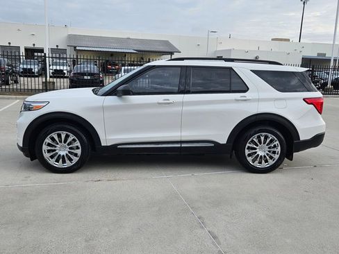 Used 2023 Ford Explorer XLT w/ Equipment Group 202A image 9