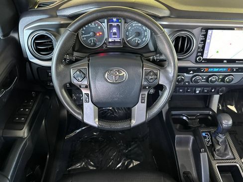 Used 2020 Toyota Tacoma TRD Off-Road w/ TRD Premium Off Road Package AWD/4WD image 15