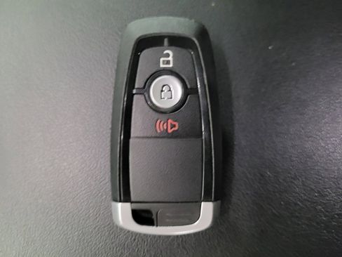 Used 2024 Ford Edge SEL image 32