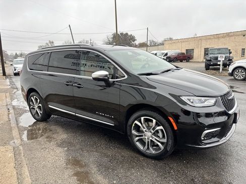 New 2026 Chrysler Pacifica Pinnacle image 9