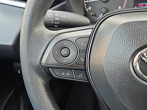 Used 2025 Toyota Corolla LE image 21