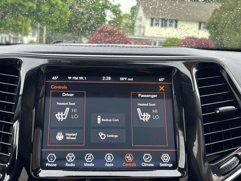 Used 2022 Jeep Cherokee Limited AWD/4WD image 17