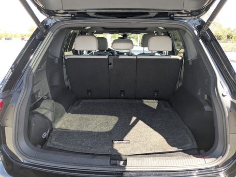 Used 2022 Volkswagen Tiguan SE R-Line image 15