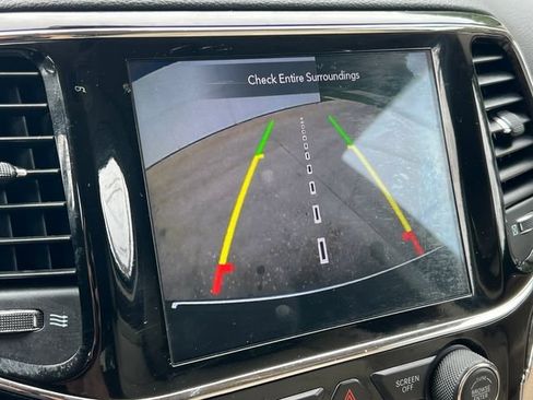 Used 2020 Jeep Grand Cherokee Limited AWD/4WD image 25
