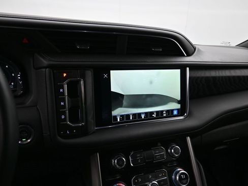 Used 2024 GMC Yukon XL Denali image 17