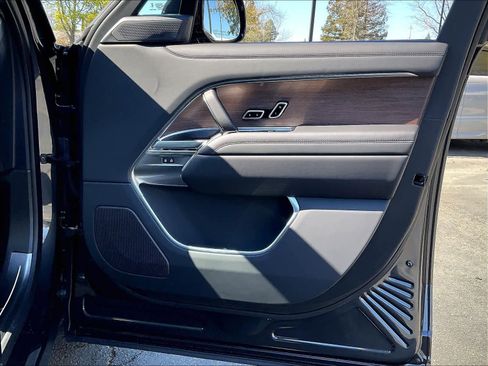 New 2026 Land Rover Range Rover Long Wheelbase SE image 30