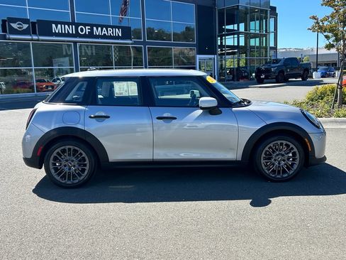 Used 2026 MINI Cooper 4-Door Hardtop FWD image 6