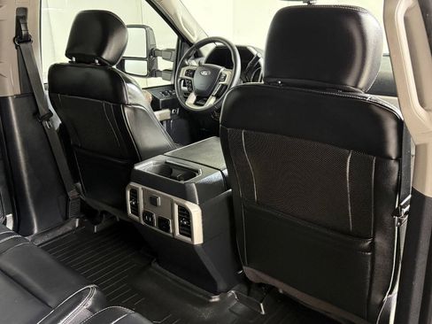 Used 2019 Ford F250 Lariat w/ Lariat Ultimate Package AWD/4WD image 41