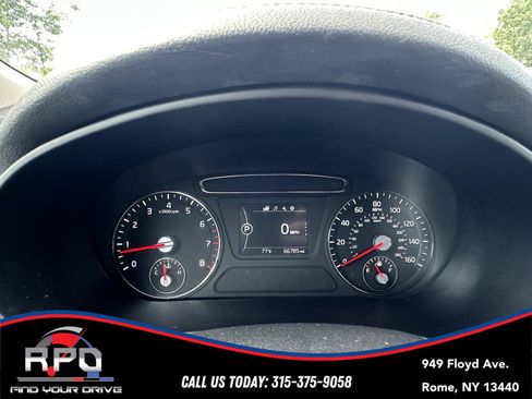 Used 2017 Kia Sorento AWD image 11