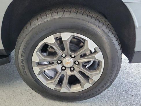 Used 2025 Chevrolet Suburban LT w/ Comfort Package image 9