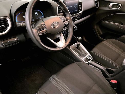 Used 2024 Hyundai Venue SEL image 12