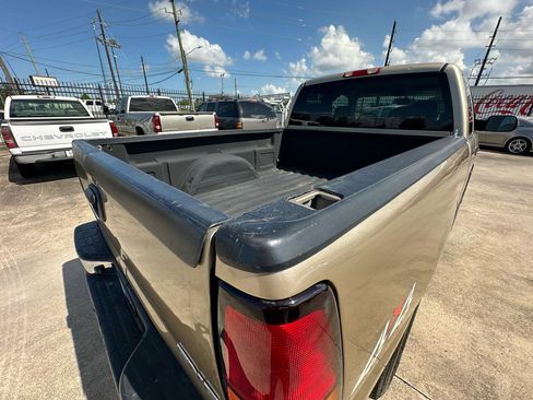 Used 2004 GMC Sierra 2500 SLT w/ Skid Plate Package AWD/4WD image 15