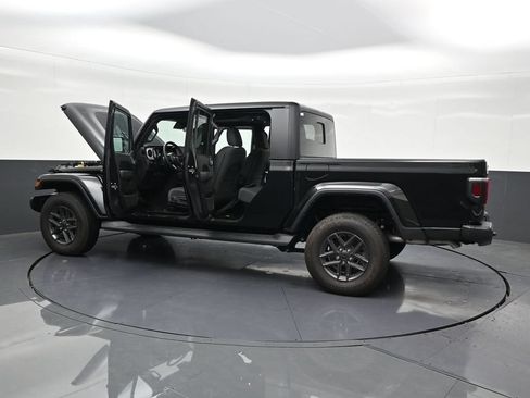 Used 2025 Jeep Gladiator Sport AWD/4WD image 33