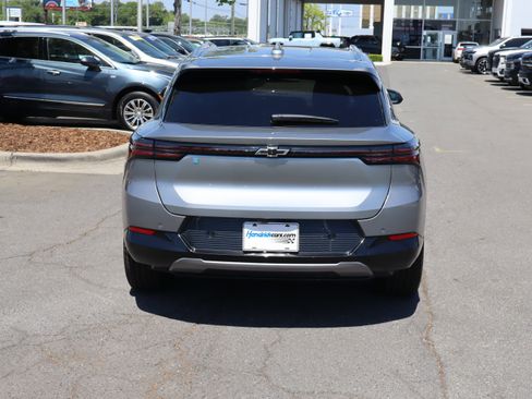 Used 2025 Chevrolet Equinox EV LT FWD image 9