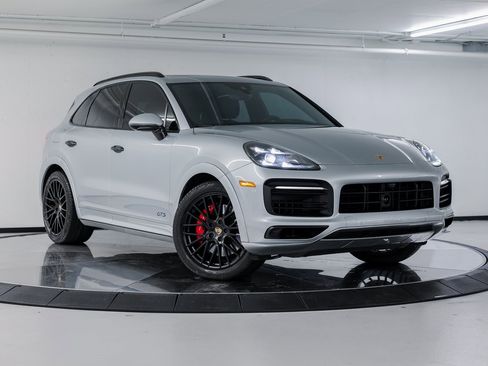 Used 2022 Porsche Cayenne GTS image 9