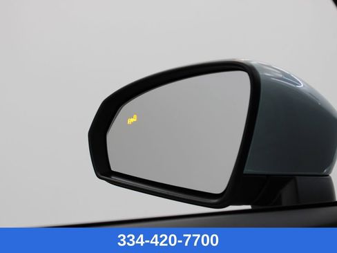 Certified 2025 Volkswagen Taos SE w/ Panoramic Sunroof Package image 29