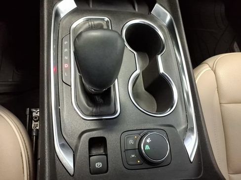 Used 2023 Chevrolet Traverse Premier FWD image 25