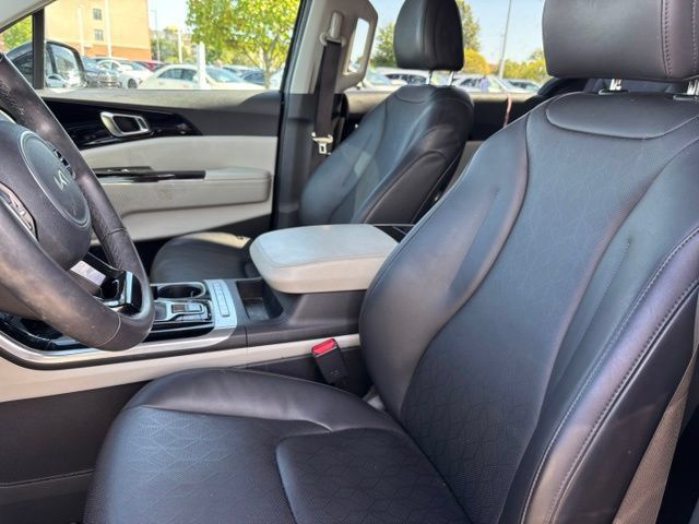 Used 2024 Kia Carnival EX FWD image 32