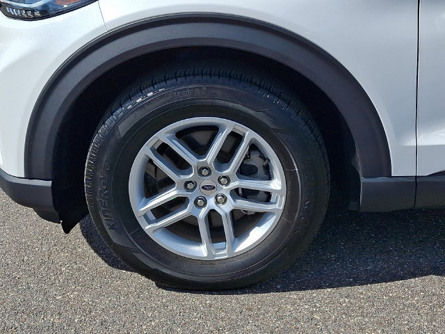 Used 2025 Ford Explorer Active w/ Active Comfort Package RWD image 8