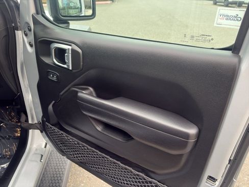 Used 2023 Jeep Wrangler Unlimited Rubicon image 26