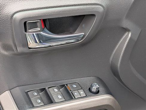 Used 2022 Toyota Tacoma Limited AWD/4WD image 10