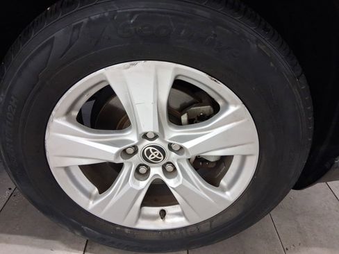 Used 2021 Toyota RAV4 XLE FWD image 12