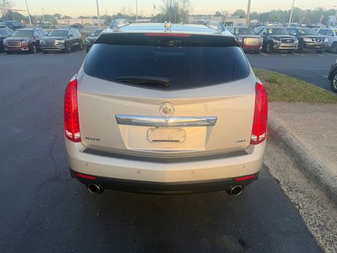 Used 2016 Cadillac SRX Luxury w/ Driver Awareness Package FWD image 6