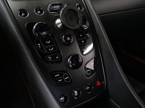 Used 2014 Aston Martin Vanquish Coupe RWD image 31