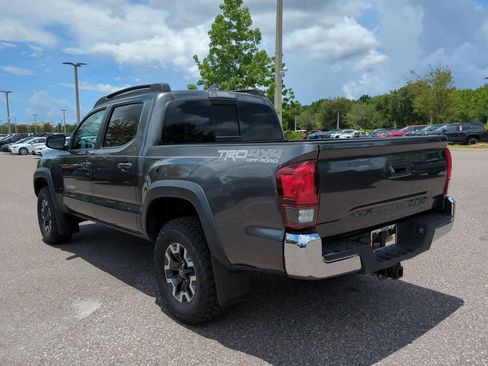Used 2018 Toyota Tacoma TRD Off-Road AWD/4WD image 4