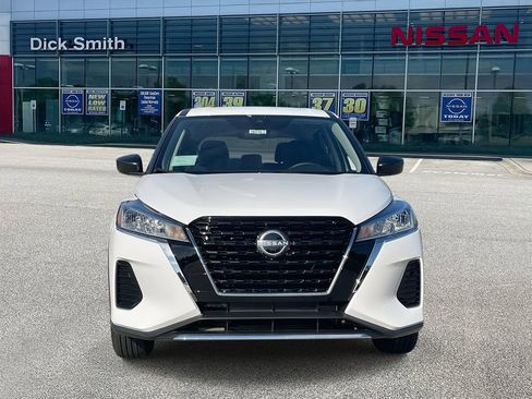 New 2025 Nissan Kicks Play S image 2
