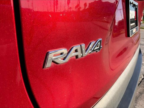 Used 2019 Toyota RAV4 LE FWD image 29