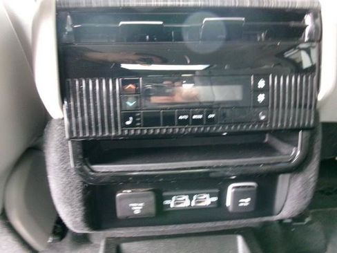 Used 2022 Jeep Wagoneer Series II w/ Premium Group I AWD/4WD image 27