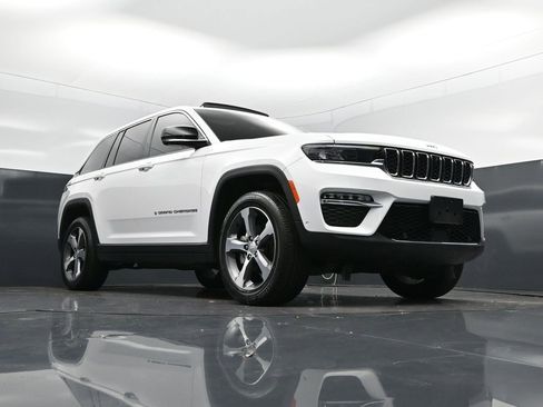 Used 2024 Jeep Grand Cherokee Limited w/ Luxury Tech Group II image 46