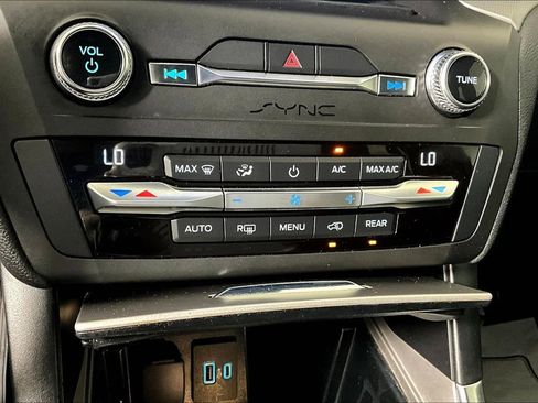 Used 2020 Ford Explorer XLT w/ Equipment Group 202A image 33