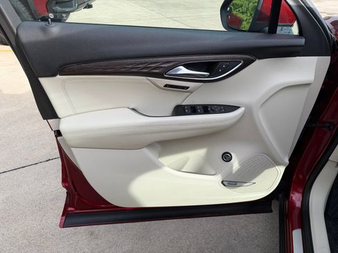 Used 2023 Buick Envision Avenir AWD/4WD image 9