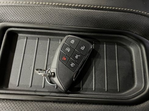 Used 2023 GMC Yukon XL SLT image 47