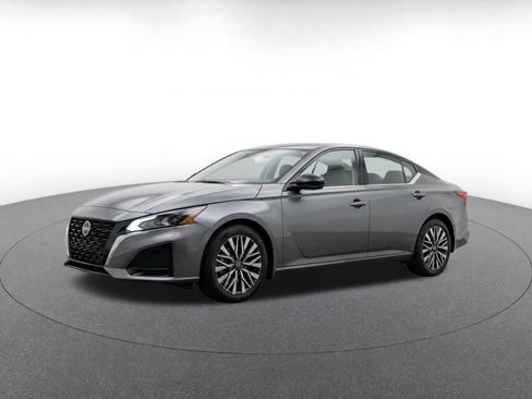 Used 2026 Nissan Altima 2.5 SV FWD image 3