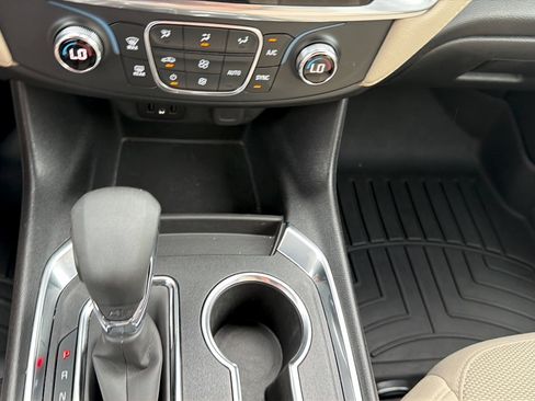 Used 2022 Chevrolet Traverse LS AWD/4WD image 17