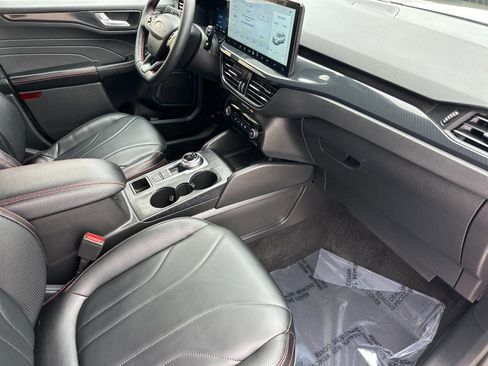 Used 2025 Ford Escape ST-Line Elite w/ Premium Technology Package AWD/4WD image 18