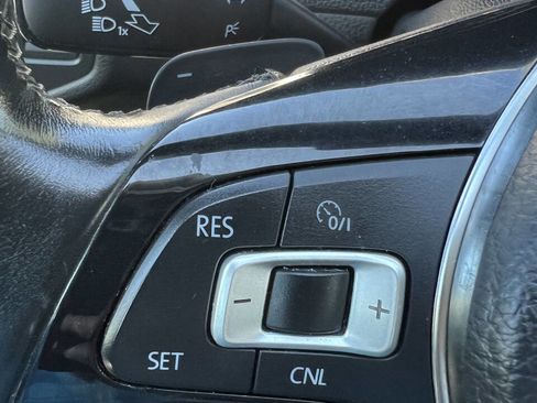 Used 2015 Volkswagen Golf SE image 9