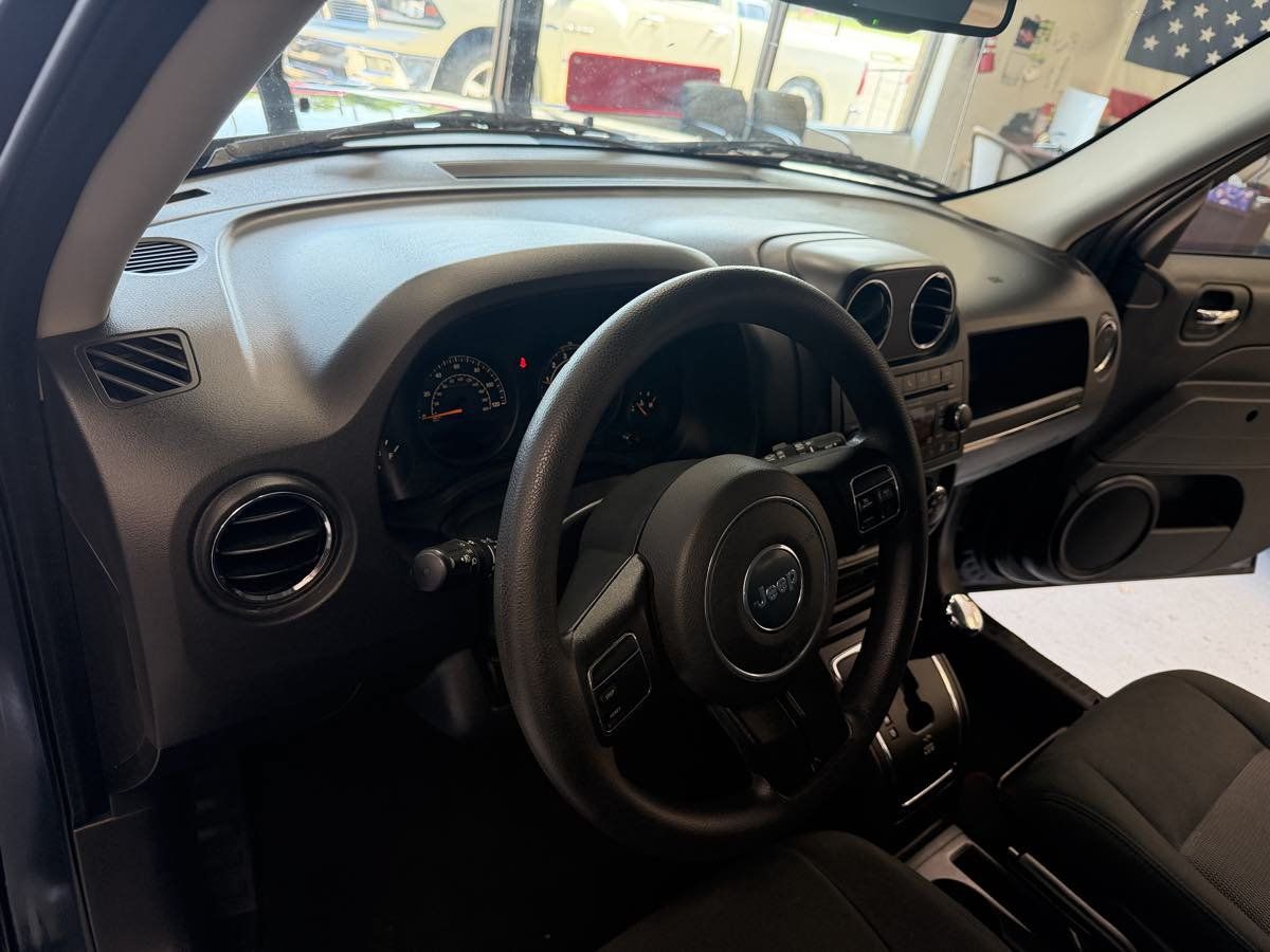 Used 2014 Jeep Patriot Sport w/ Tire & Wheel Group FWD image 12