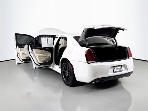 Used 2023 Chrysler 300 Touring L image 29