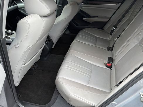 Used 2018 Honda Accord Touring image 11