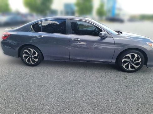 Used 2017 Honda Accord EX image 4