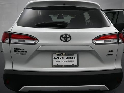 Used 2022 Toyota Corolla Cross LE w/ Black Badges Package (TMS) AWD/4WD image 9