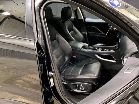Used 2020 Jaguar F-PACE Prestige AWD/4WD image 29