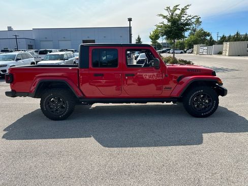 Used 2023 Jeep Gladiator Sport AWD/4WD image 4